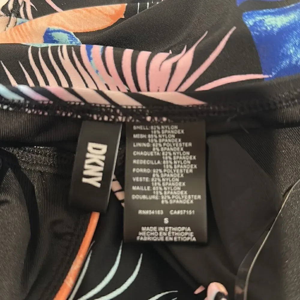 DKNY has feminine shapes in smooth, quick-drying fabric, swimsuit. Size Small - Picture 6 of 6